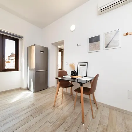 Sassari-centro Elegante Con Wifi E Netflix * ساساري