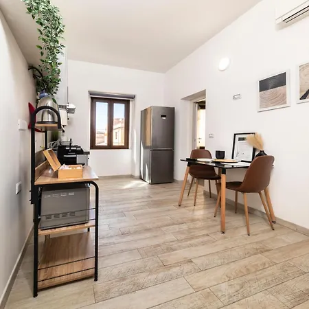 Sassari-centro Elegante Con Wifi E Netflix Appartement